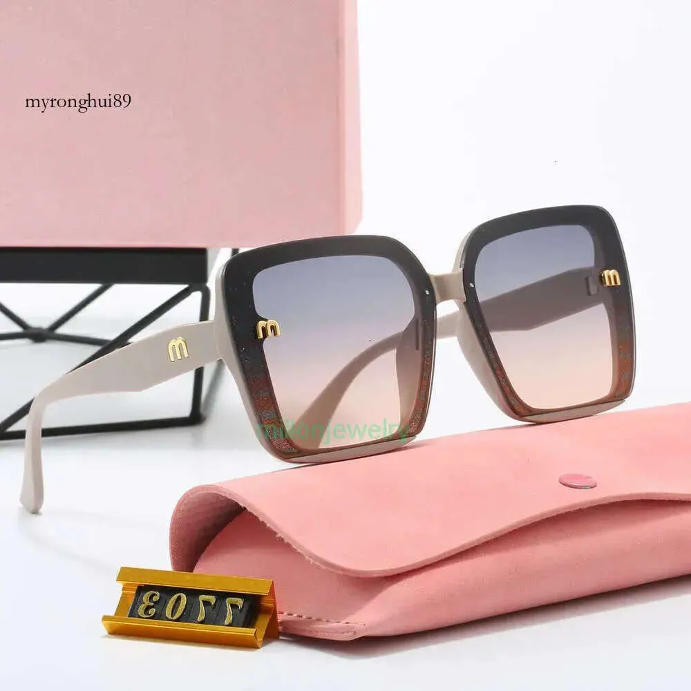 Miumius Designer Sunglasses for Women Street Photography Sunglassesクラシック旅行ファッショングラス7703