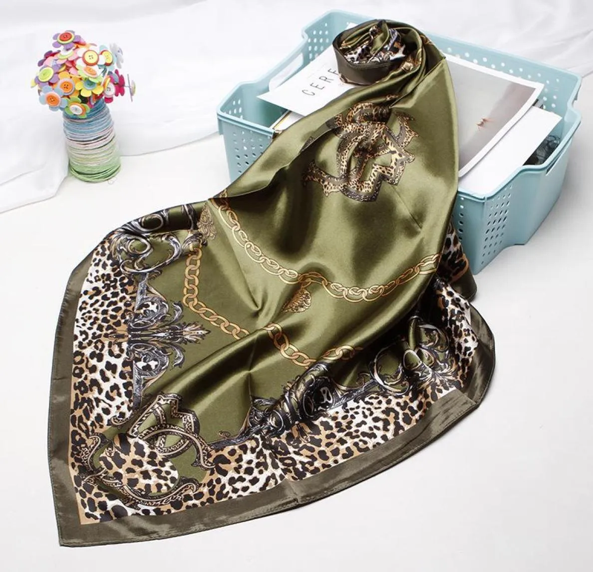 Bufandas Estampado de leopardo para mujer Seda Satén Hijab Bufanda Femenina 90cm90cm Moda Cuadrado Mantón Bufandas Damas 20216403482