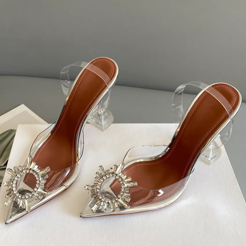Seksi elbise ayakkabıları amina muaddi klasik begum ayçiçeği rhinestone tokası dekoratif tasarımcılar sandaletler şeffaf pvc kristal makara topuk kadın tasarımcı ayakkabı