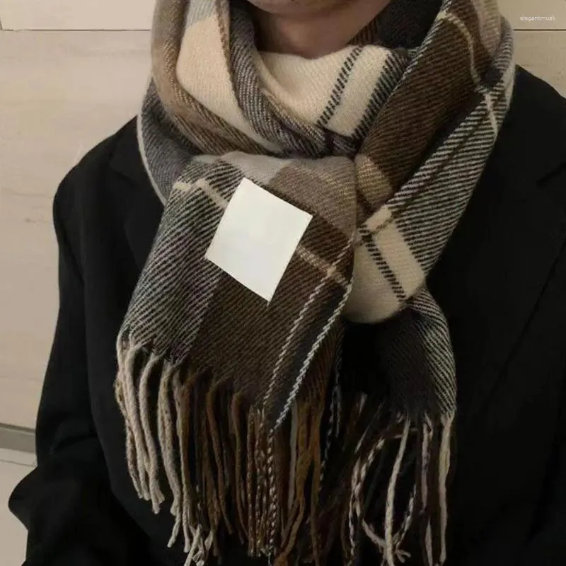 スカーフの女性スカーフ格子縞​​のプリントタッセル冬ユニセックスの厚い温かい柔らかいぬいぐるみ長い首の保護レディフォールカラー