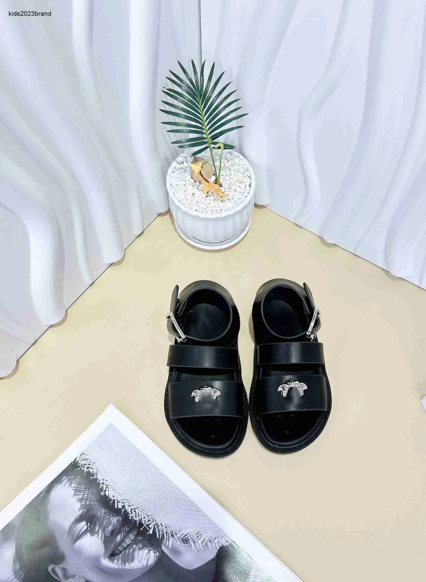 Shoebox sandals discount