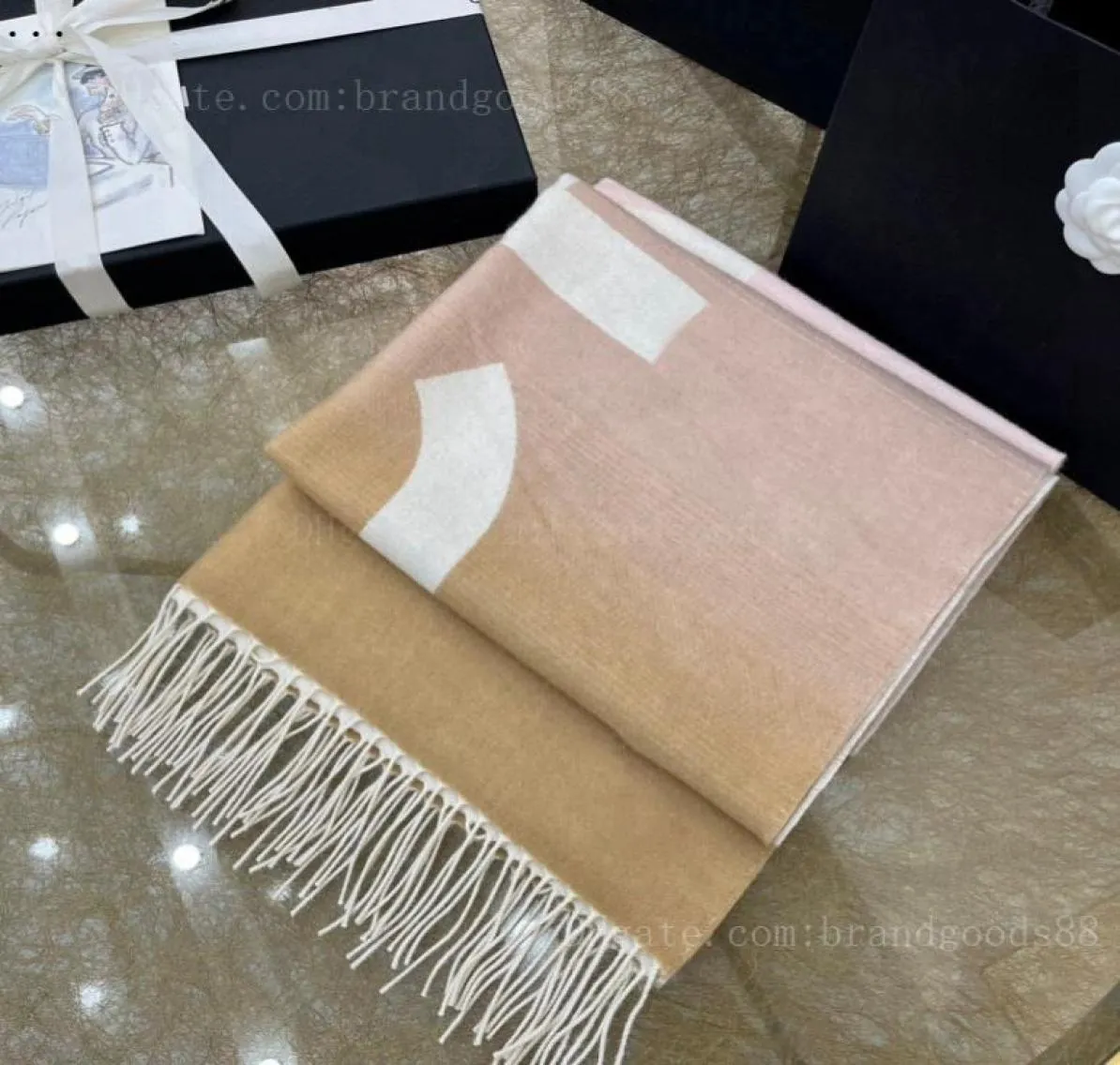 Ullversion Tassels Scarfs Designer Scarf Shawl for Women Gradient C Brand Large Letter Color Luxury Winter Scarves Classic War3804785