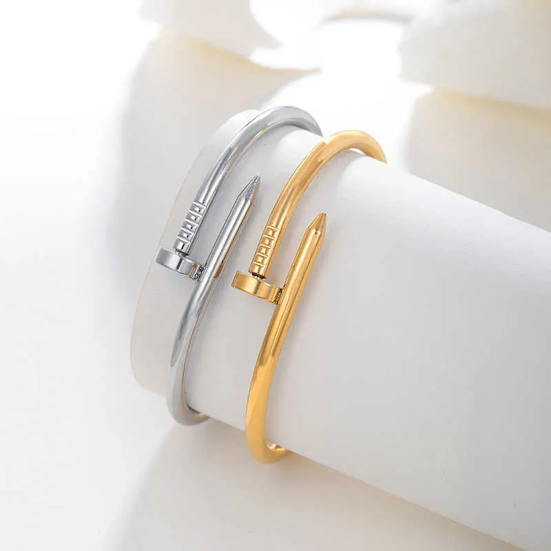 Un classico bracciale con apertura per coppia in acciaio inossidabile, nuova nicchia in stile cinese, senza diamanti, senza sbiadimento, semplice e versatile, in oro 18 carati 7FMJ