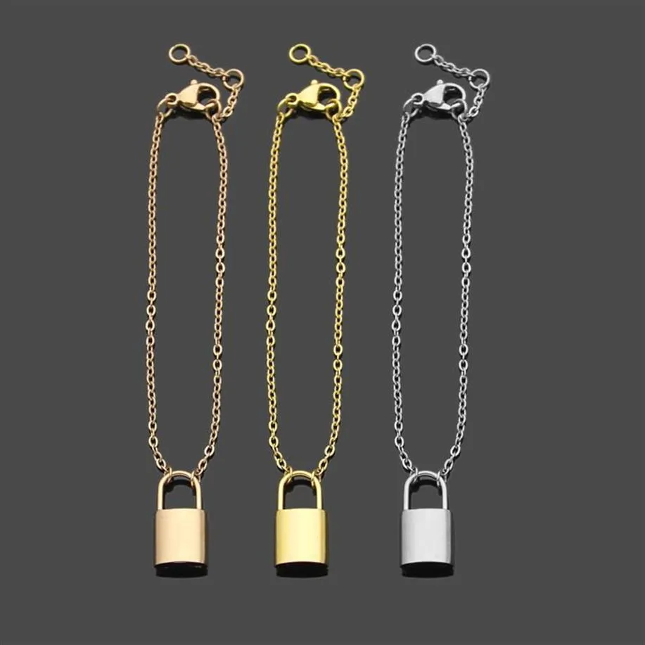 Brazalete de acero de titanio pulido alto Hombres Mujeres Amor Pulseras de diseño Chapado en oro 3 colores Brazaletes de bloqueo V Letra Logo Impreso Fash289t