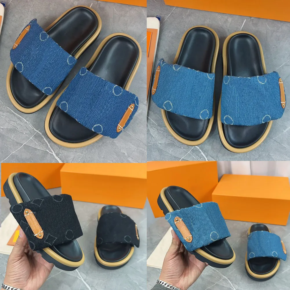 Pool Pillow Flat Comfort Mule 1ACJVH MENS Womens Sandals tofflor Version kommer i blekna denim breda remmen är vadderad för komfort utsmyckad stor storlek 35 46