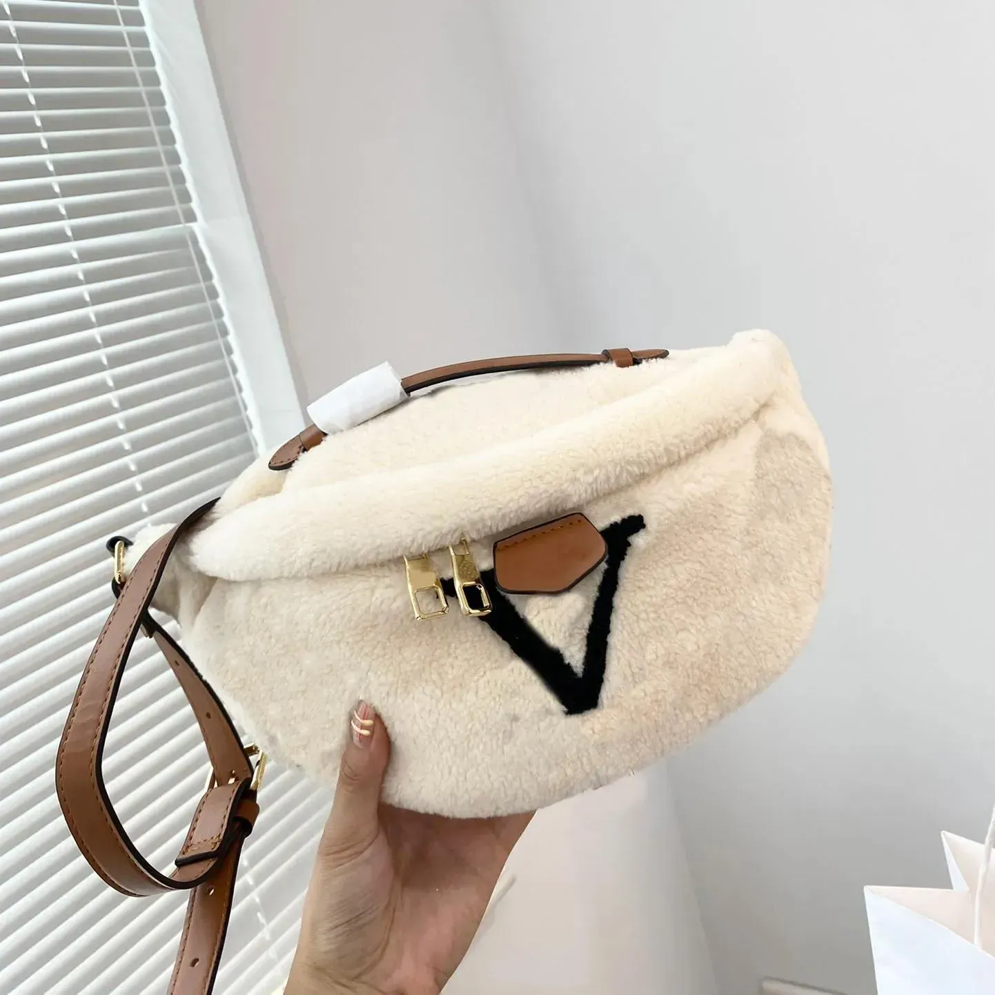 Sacs femmes hiver Teddy taille Fanny Pack sac de luxe concepteur poitrine sacs bandoulière laine d'agneau doux fourrure Bumbag classique