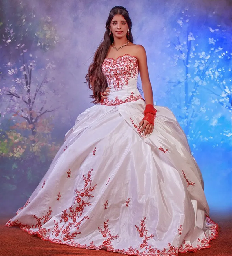 تطريز أحمر الأميرة Quinceanera فساتين الكرة البيضاء الحلو 16 فستان عتيقة الحبيب الطويل مناسبة خاصة مناسبة 2024