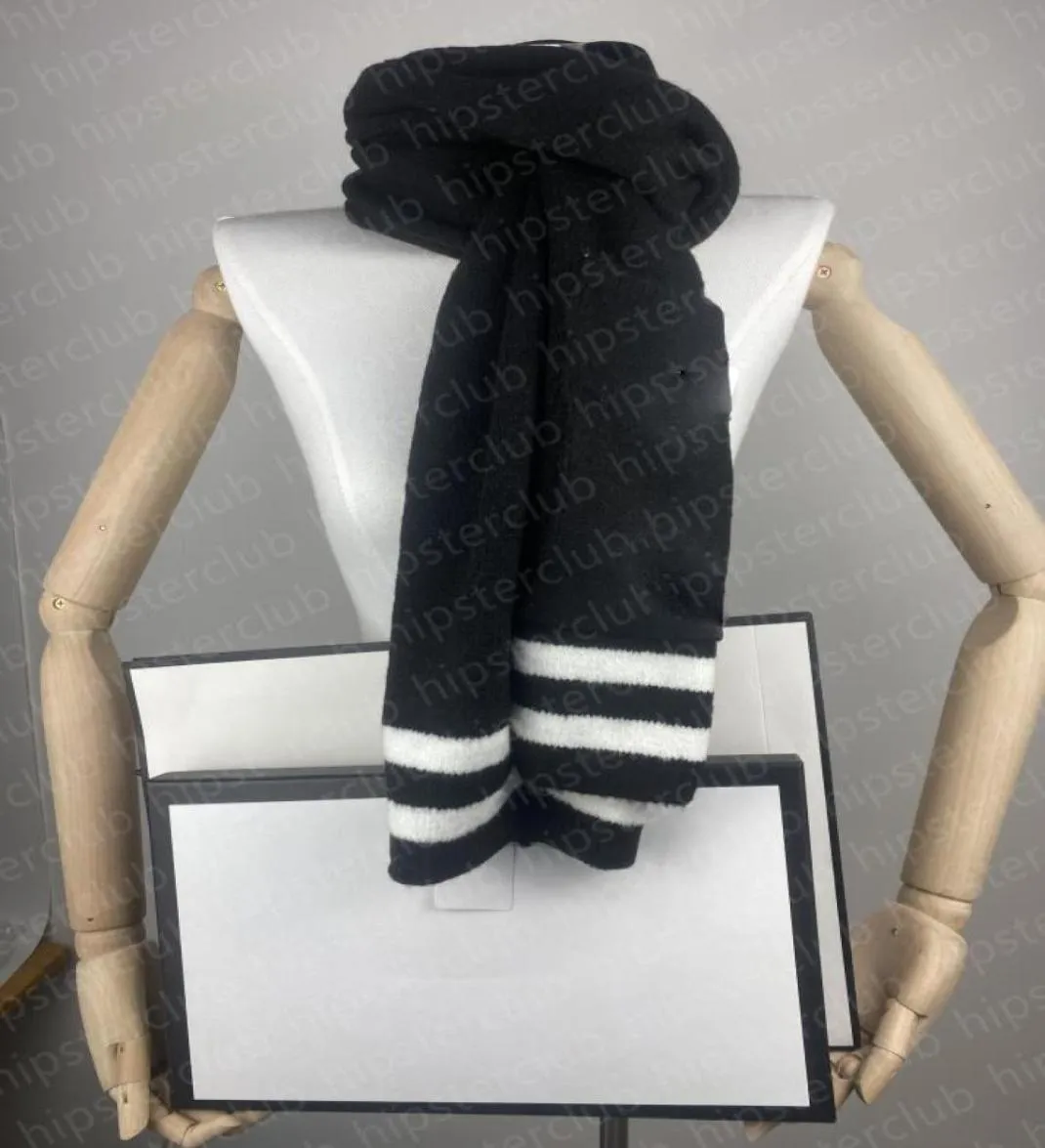 2021 Bufandas de diseñador enteras para otoño invierno INS Mismo bolsillo para hombre Bufanda para mujer 100 Mantón cálido de cachemira con caja4317163