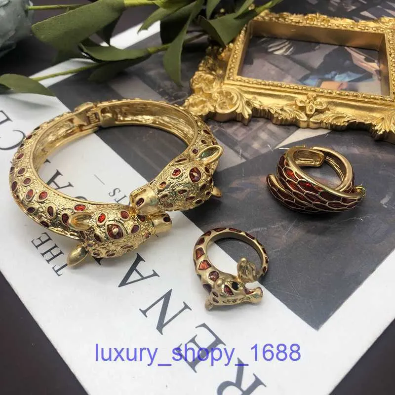 Bracciale rigido di lusso Bracciale da uomo di gioielli firmati Pneumatici per auto di alta qualità Bracciale per l'industria pesante Set di orecchini antichi vintage con patte di cervo con scatola originale