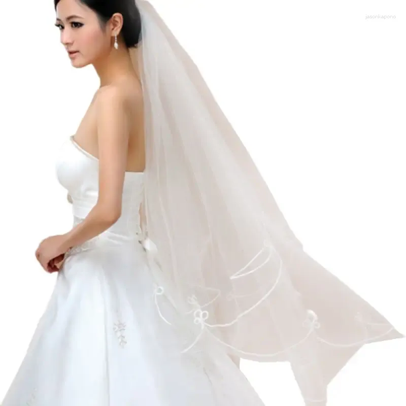 Bridal Veils 1.5M One-Layer Women Short Fingertip Length Tulle Wedding Veil Spiral Wavy