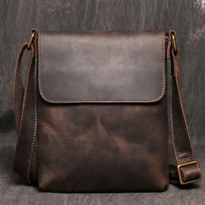 Borsa a tracolla casual quotidiana in vera pelle per uomo Piccola borsa a tracolla design moda uomo marrone scuro vintage messenger 240104