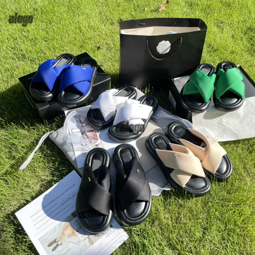 Chan C Pantoufles de créateur Sandales classiques Chaussures de mode authentiques Connexion croisée Pantoufles pour dames Talon de plage Tongs