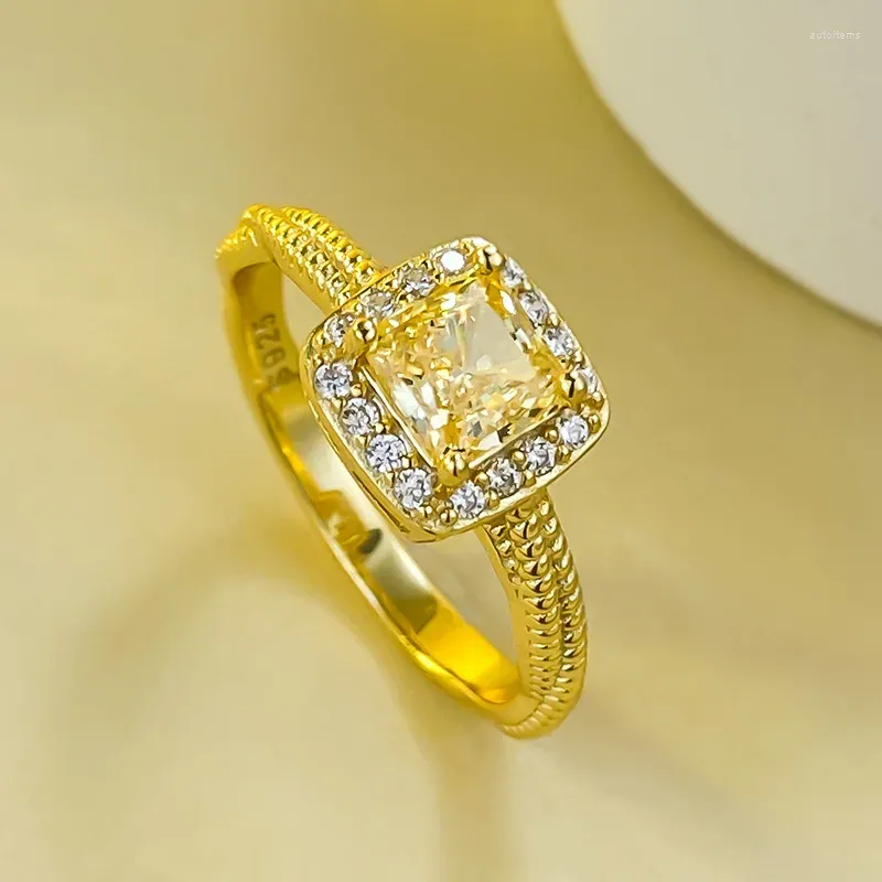 Klusterringar 925 Silver 5 Sugar Yellow Diamond High Carbon European och American Cross Border Ring Wholesale