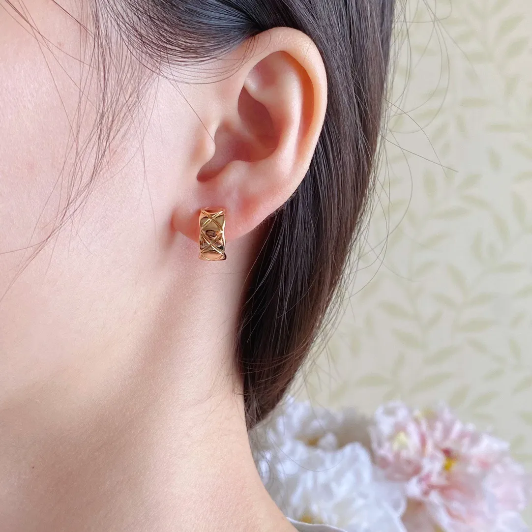 Glatte Lingge-Ohrringe ohne Diamanten, CNC-Skulptur-Ohrringe, leichte, luxuriöse, vielseitige Ohrringe