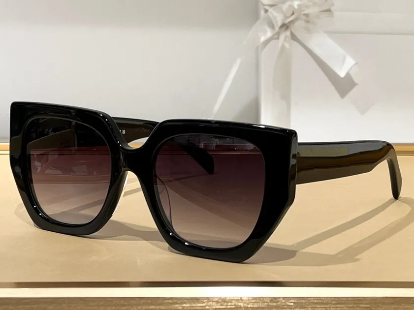 Modne okulary przeciwsłoneczne dla mężczyzn Kobiety Summer 40239 Projektanci styl anty-Ultrafiolet retro płyta pełna ramka losowe pudełko