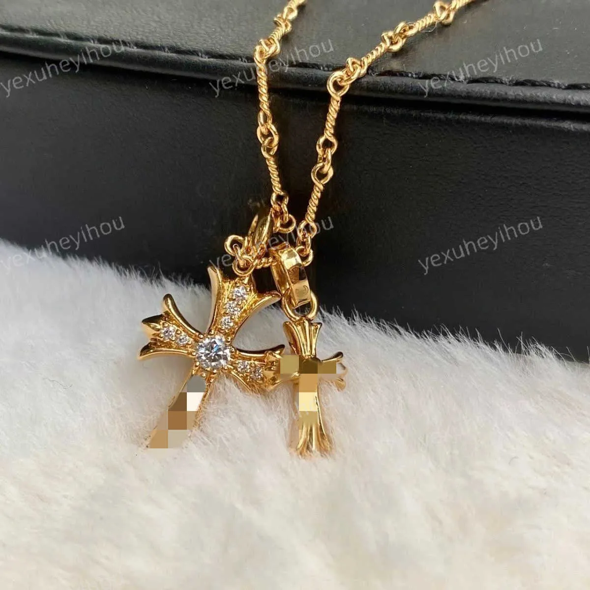 T GG Jewelry Designer Necklace Double Layer Cross CH Necklace Womens American Light Luxury Design High Sense Mens Long Sweater Chain Chromees Necklace hearts Neck