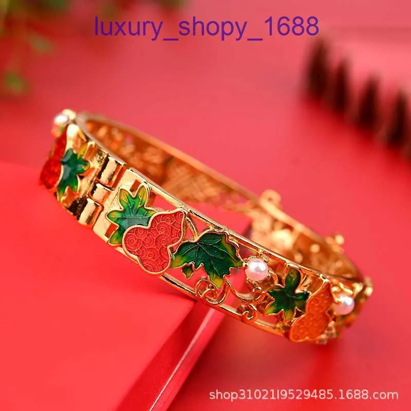 Car tires's popular Luxury Designer bracelet Enamel Hollow Bracelet Inlaid with Open Closed Clip Ethnic Style Girl Have Original Box