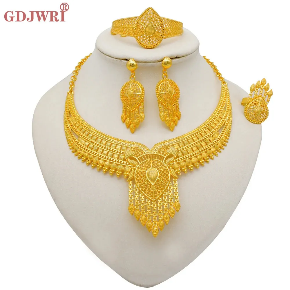 Dubai Gold Farbe Schmuck Set Für Frauen Indische Ohrring Halskette Nigeria Marokkanischen Braut Zubehör Hochzeit Armband Party 240103