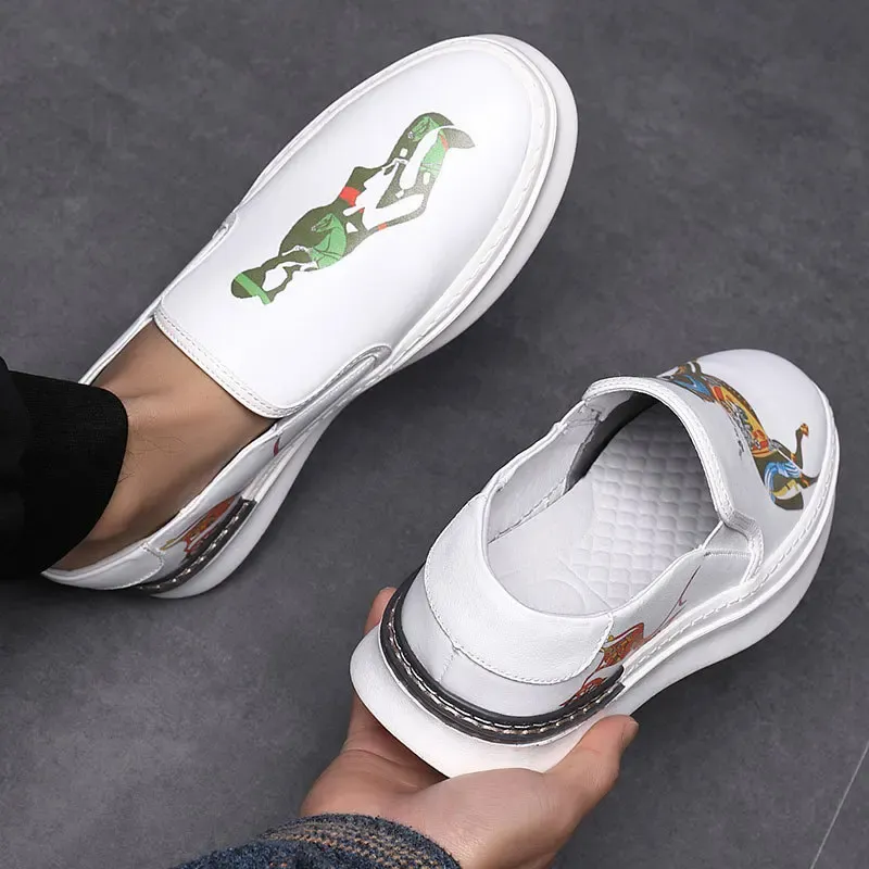 Nuovi uomini alla moda tutti i giorni scarpe da tutte le partite stampa cartoon slip on mocassini causali sneakers da passeggio sportive Zapatos Hombre