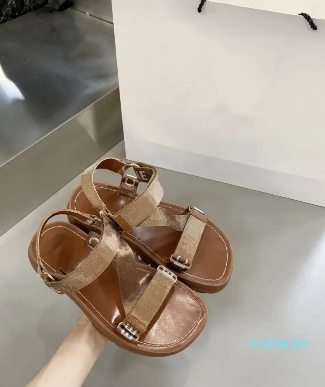 Designer sandals Women's New Luxury Retro Roman Sandals Three Lace up Fashion Triumphal Arch sandals