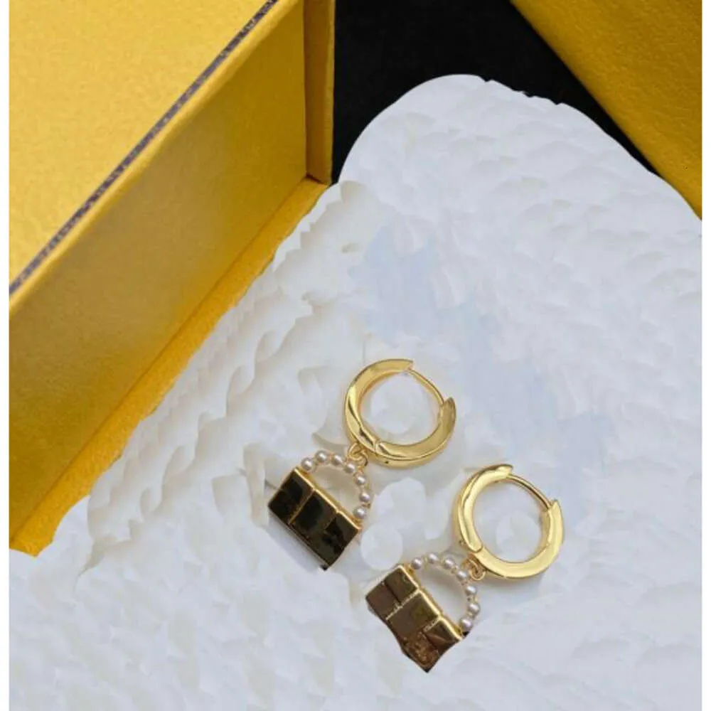 2023 Studörhängen Fashion Gold Earring Design-Atring Women's-Earrings Designer Ear Studs Temperament High-klass T219