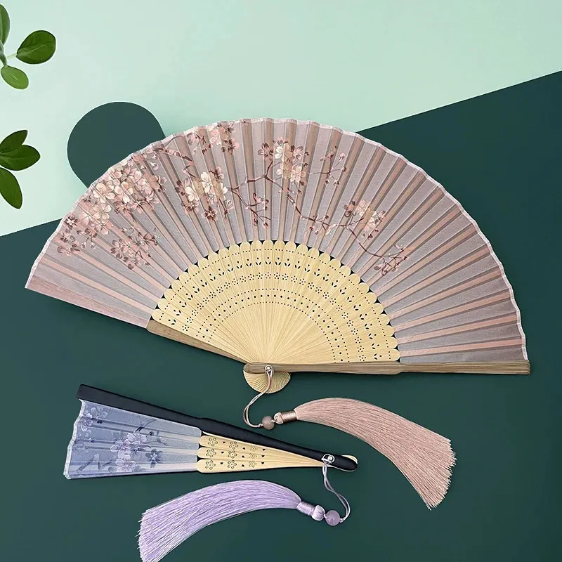 Le produit peut être personnalisé.Ventilateur pliant style chinois été rétro avec petit ventilateur frais ancienne fée Hanfu danse pliante 240104