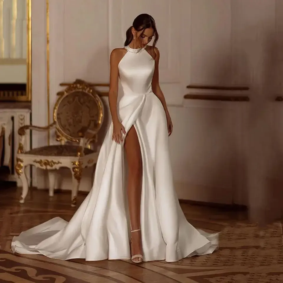 Simple Une Ligne Robe De Mariée De Plage Perles Perles Licol Cou Arc Sexy Côté Split Boho Robe De Mariée Avec Poches Blanc Satin Longues Robes De Mariée D'été