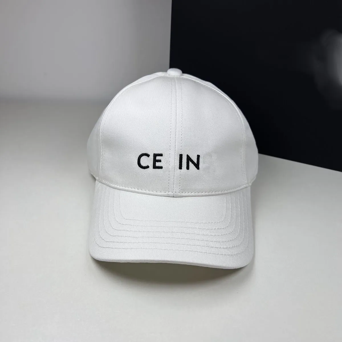 Cap designer boné de luxo designer chapéu clássico boné de beisebol material de algodão respirável não abafado textura da cabeça homens e mulheres de primeira classe com os mesmos modelos