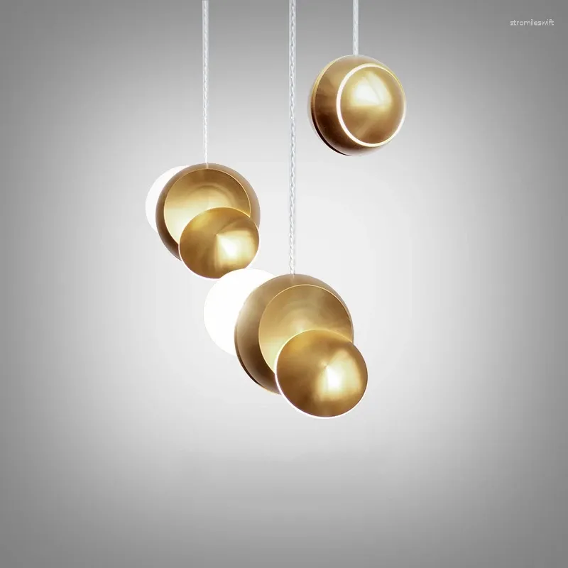 Lampade a sospensione Luci a sfera rotanti in ferro nordico in oro Deco Camera da letto Illuminazione del soggiorno Lampada da pranzo Lampada a sospensione di design a barra a LED