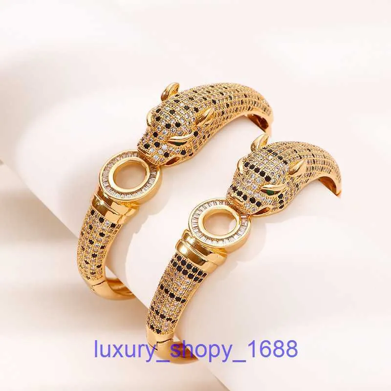 سيار Tiress Bracelet Womens Fashion New Whealmite Full Diamond Leopard مع عالي حماية اللون من النحاس المطلي بنحاس 18 كيلو.