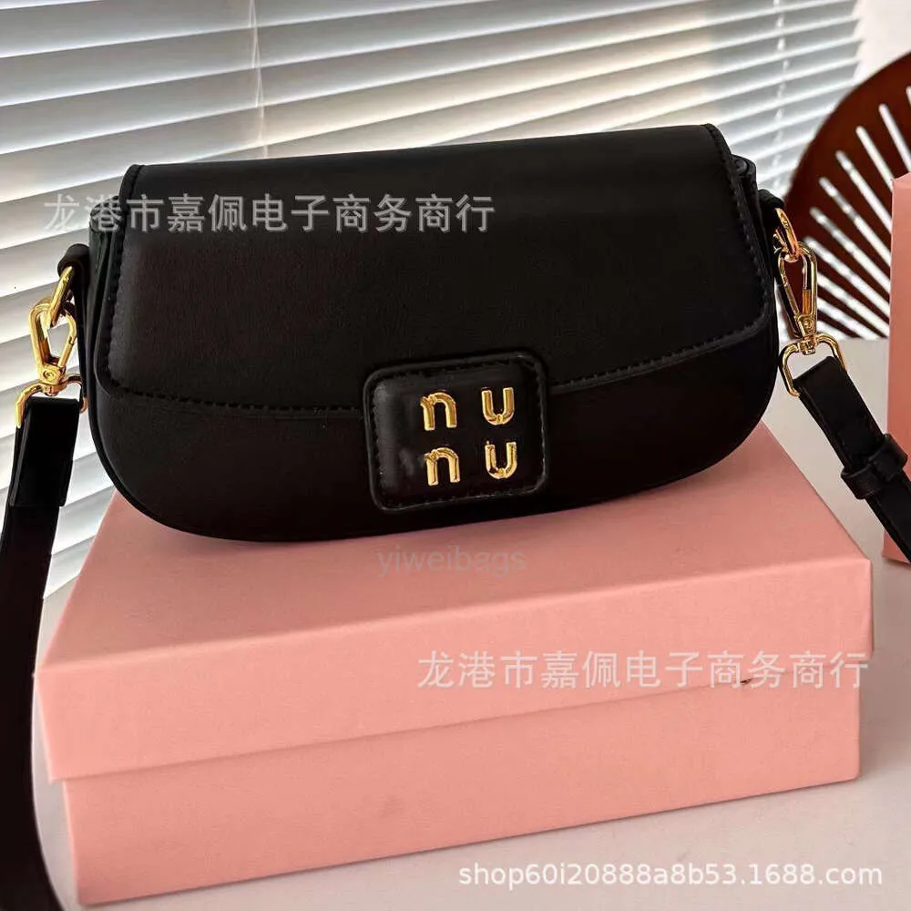 مصمم حقيبة MIUMIUS الخريف والشتاء من جلد الغزال الراقي M Crossbody Hobo PropoTile Conting Flip Club Women's Bag