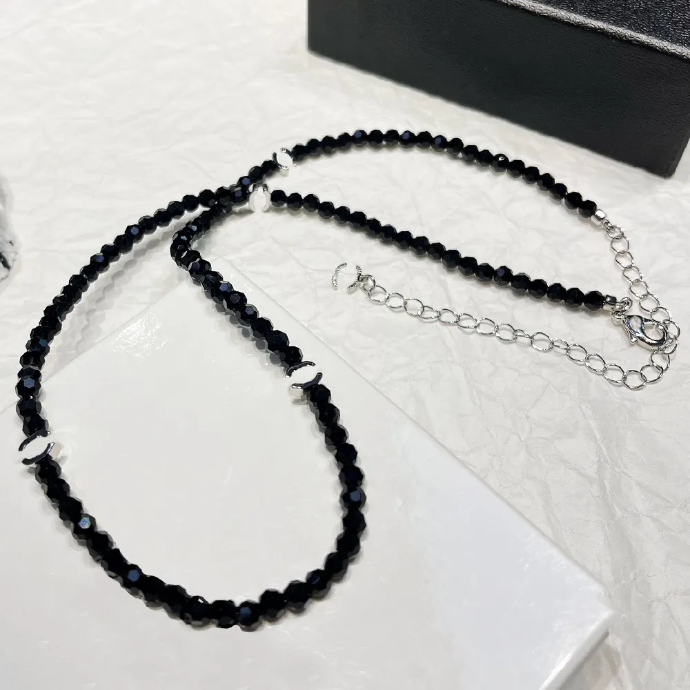 Schwarze Diamant-Halsketten-Ketten-Designer-Anhänger-Halsband-Frauen-Marken-Brief-hochwertige vergoldete Kupfer-Männer-Frauen-Perlen-Halskette-Hochzeit