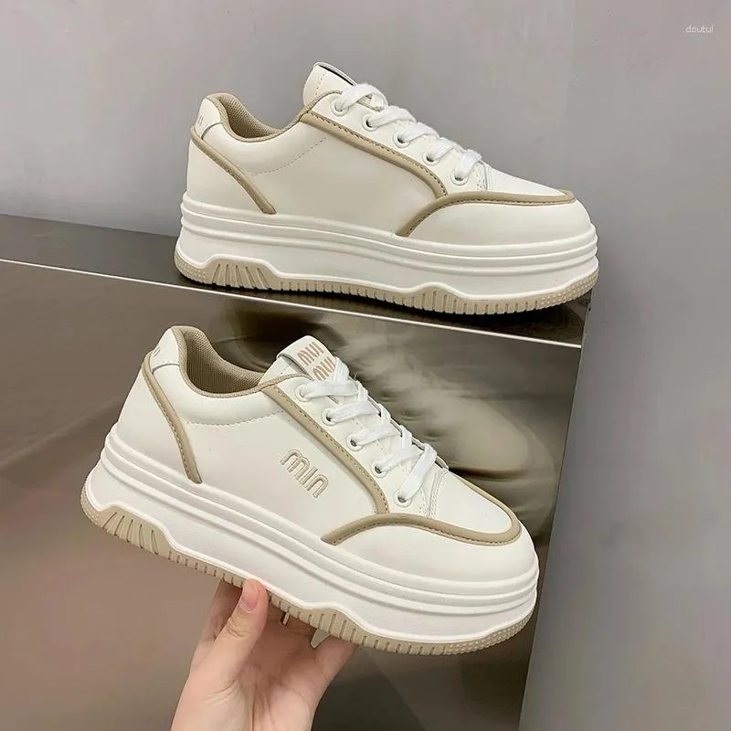 Scarpe eleganti Primavera Autunno Stile coreano Moda Altezza crescente Piattaforma Sneakers da donna Décolleté da donna