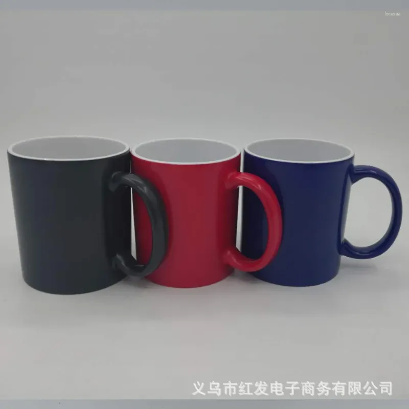 Tazas Taza de cerámica recubierta en blanco impresa con transferencia de calor con mango redondo Taza que cambia de color mate y brillante