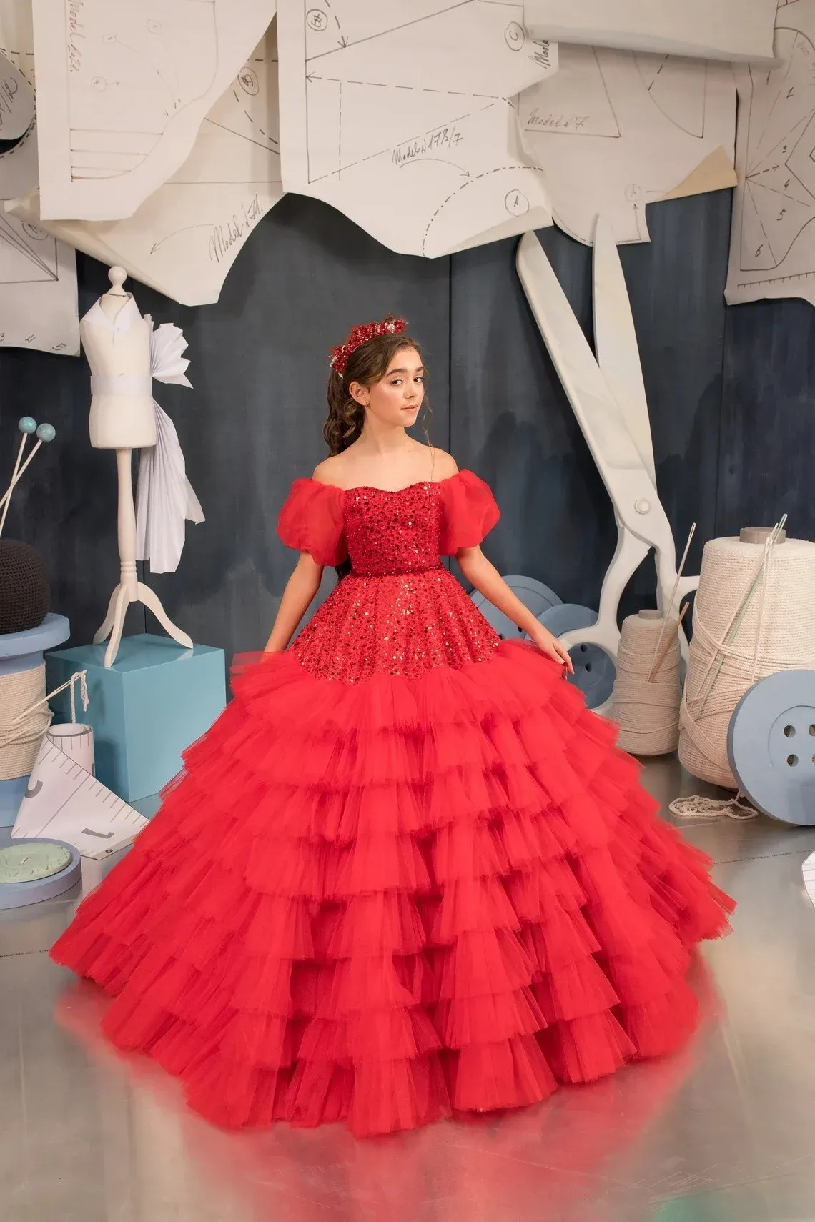 Sexy Red Long Flower Girl Dresses Off the Shoulder Sequin Short Sleeves Ball Gown Tiered Tulle Floor Length Custom Made for Wedding Party