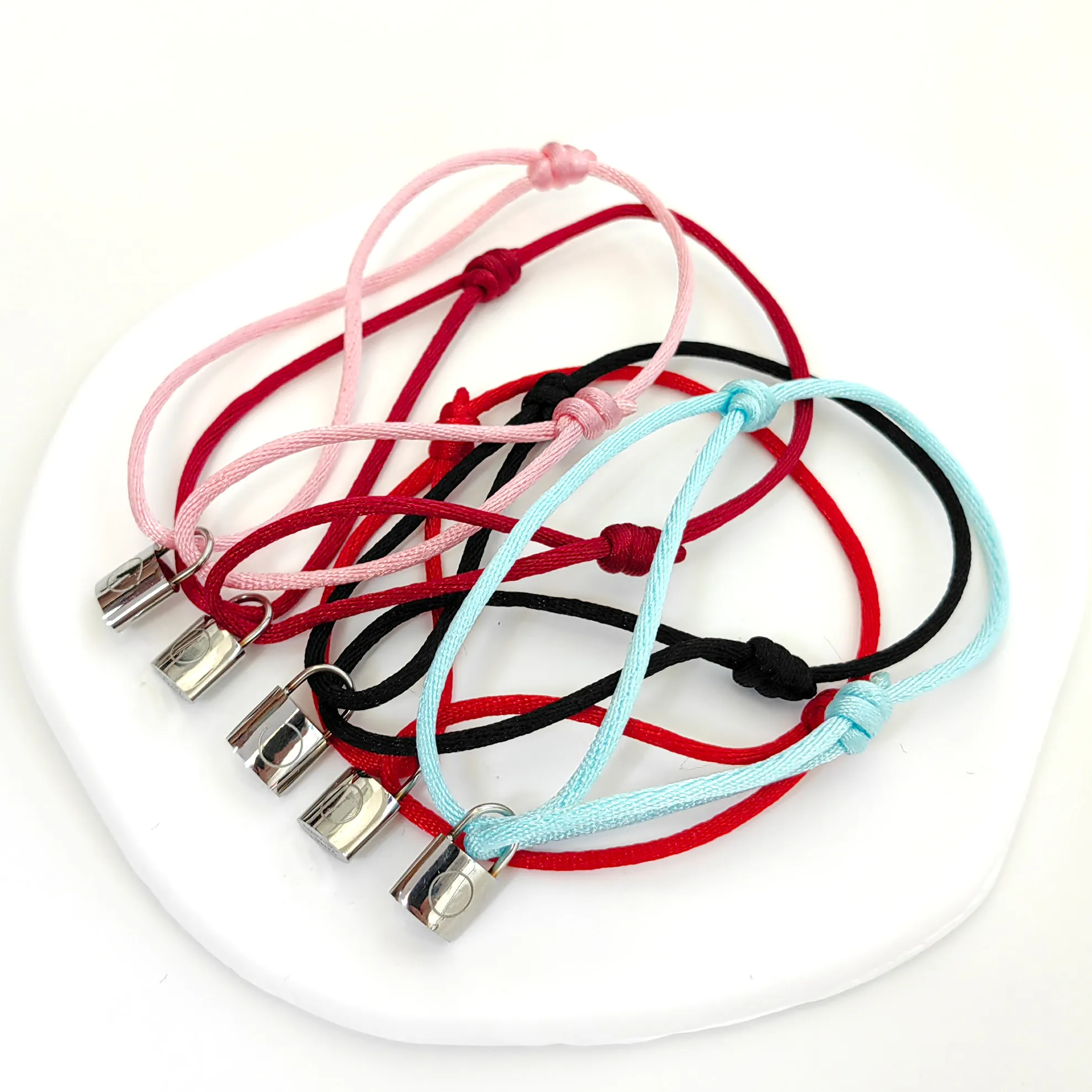 Designer-Schmuck, kleines Schloss, Charm-Armbänder, Paar-Armband, Edelstahl, Handseil, Schwarz, Rot, Rosa, Blau, viele Farben, Handschlaufe, modische Geschenke, Weihnachtsgeschenk