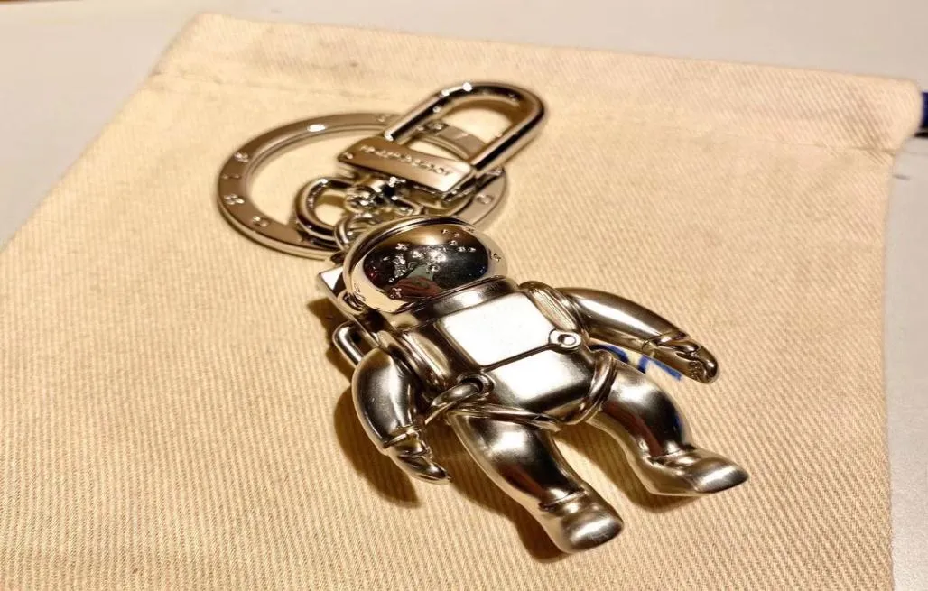 Silberne Astronauten Goldener Schlüsselanhänger für Autoschlüssel Frauen Taschenanhänger dekorativer Charme Mädchen Geschenk Luxusmarke Design Metallbuchstabe rund6775964