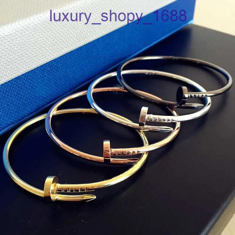 Luxe autobanden Designer schroevendraaier armband Mode Creatieve Nagelarmband Rose Goud Zilver Eenvoudige Veelzijdige Paar Accessoires Trend Hebben Originele Doos