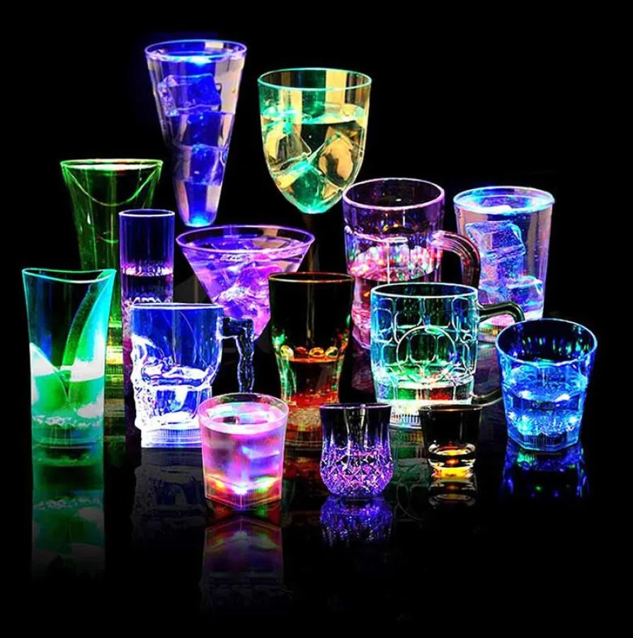 Novità Illuminazione LED Whisky S Drink Glass Cup Lampeggiante Beer Bar attività Wedding Club Decorazione della casa per Glow Party Supplies1009381