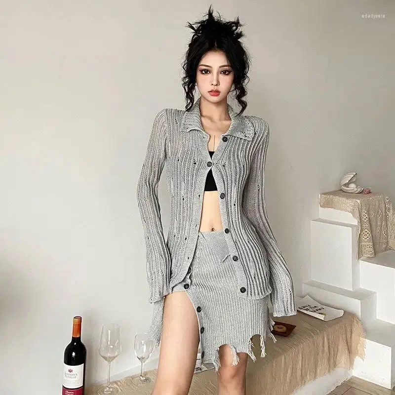 Robes de travail Cardigans tricotés simple boutonnage gris hauts pour femmes à manches longues revers demi-jupe automne ourlet asymétrique fendu irrégulier mince