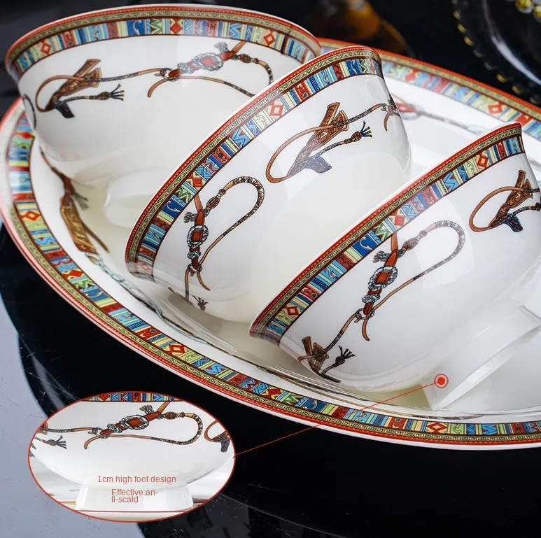 Conjunto de talheres e pratos de cavalo oriental de qualidade, conjunto de pratos e tigelas de luxo de cerâmica leve para uso doméstico, pauzinhos de porcelana de osso, presente, tigela de estilo europeu