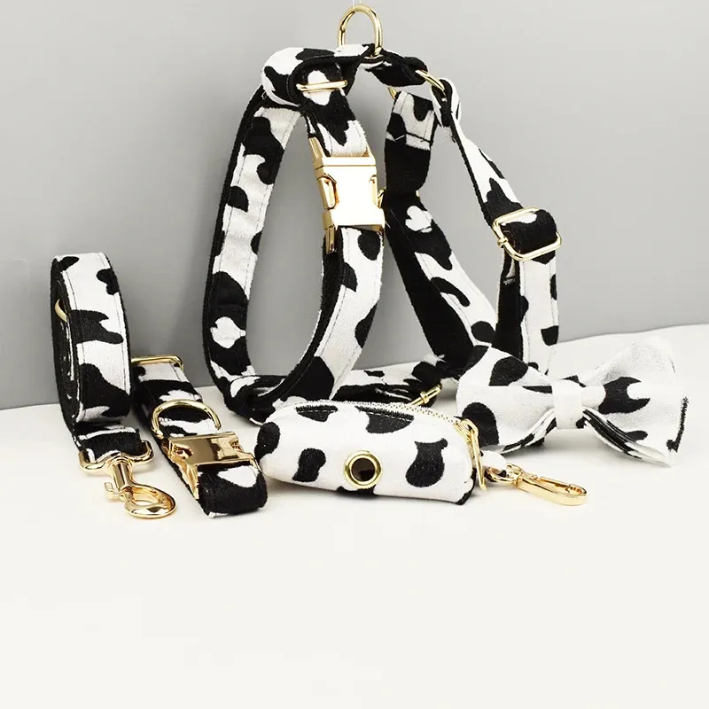 Designer Personlig lyx Taktisk hundhalsar Ko Print Pet Set Harness and Leash Animal 05 240103