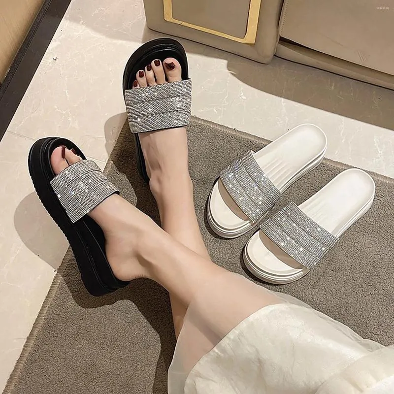 Sandálias mulher verão 2024 sólido ver através de chinelos de fundo grosso sapatos planos strass ao ar livre feminino sandalias