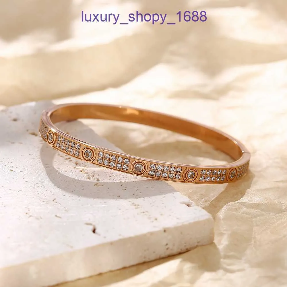 Car tires's Bracelet Women's Fashion Fashionable 18K gold bracelet with design for women full of stars and micro inlaid diamond Have Original Box