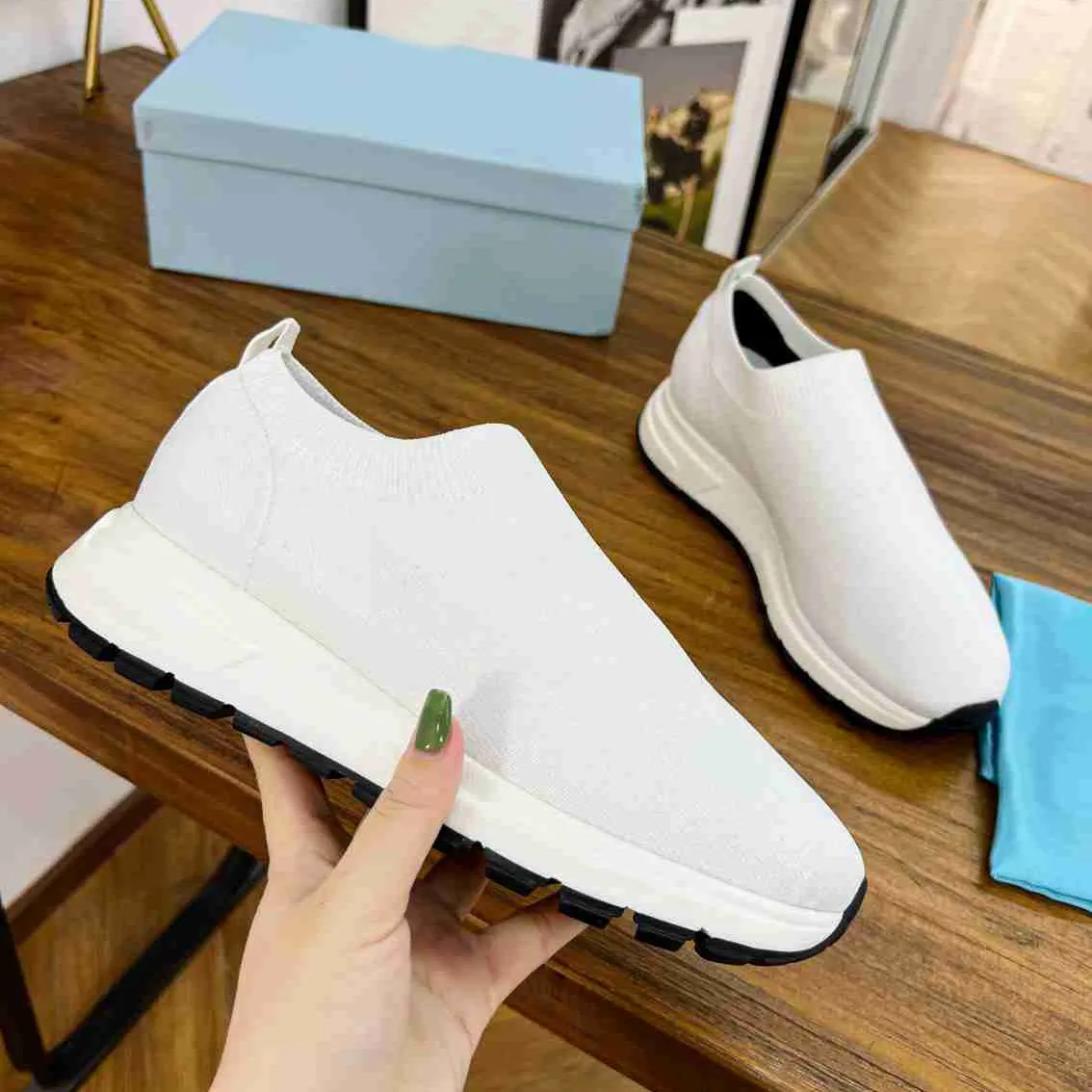 Designer bem conhecido 2024 nova primavera e outono sapatos masculinos e femininos moda casual um pedal não amarra confortável respirável