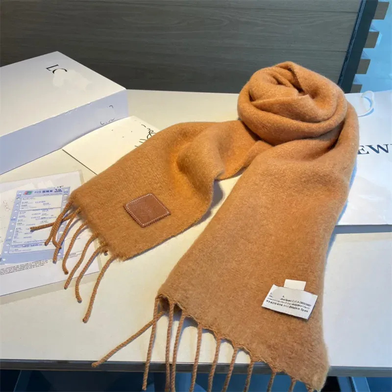 Bufanda de diseñador para mujer 100% Cashmere Jacquard bufandas de mujer Invierno Hombres Mujeres Bufanda de lujo Bufandas de chal suave Tamaño 123 * 185 con caja de regalo G24159PE-3