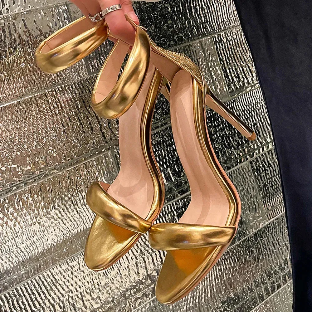 صندل نساء مختصرة صندل واحد من أحادي الحزام للفتيات نساء مثير الخنجر الكعب الخلفي غلاف Zip Heels Summer Sandalias Gold 240103