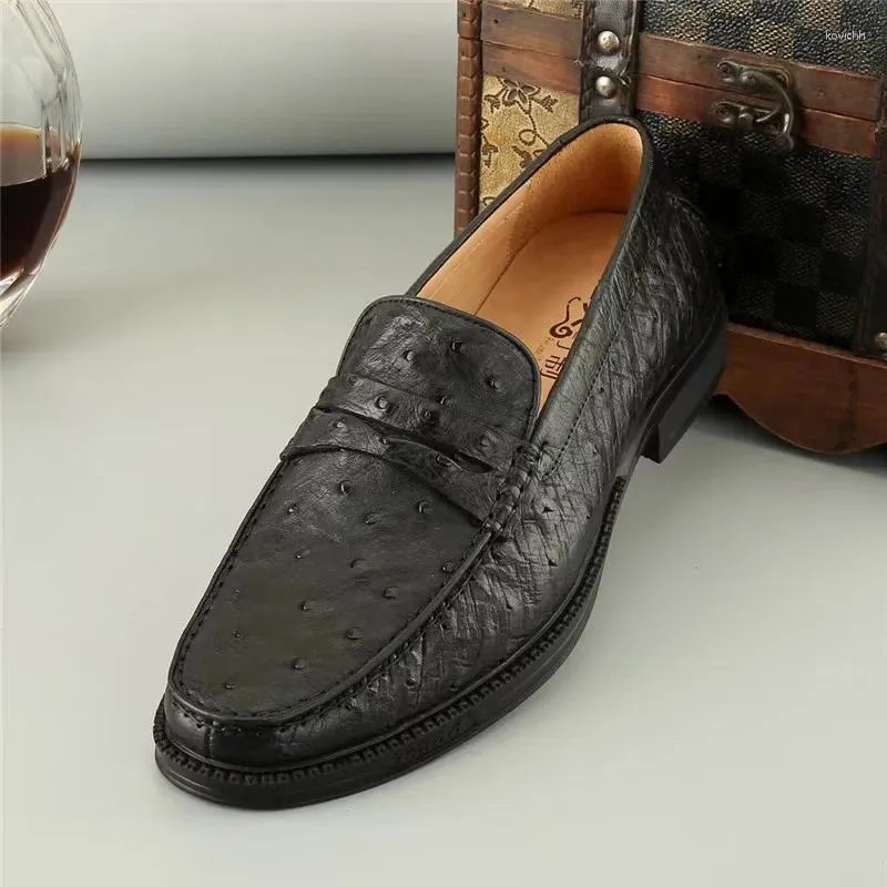 Geklede schoenen Zakelijk Casual stijl Authentiek Echt Echt Struisvogelleer Geheel zwarte herenloafers Echt exotisch leer Mannelijke slip-up