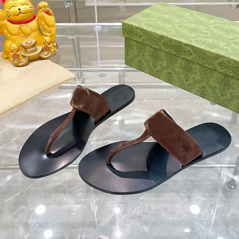 High quality designer slippers Women`s outdoor slippers Flat fashion hollow non-slip comfortable sandals flip-flops