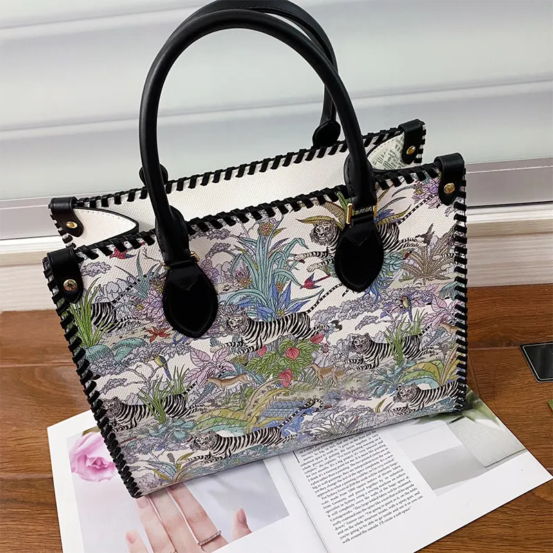 Canvas Tote Leather Double Handle Handbags Axillary Bag Tiger Pattern Embroidered Landscape Letters High-quality Hardware Zipper Sealing